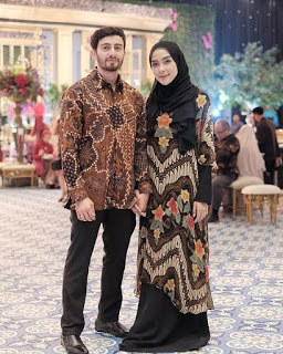 produk umkm Indonesia di bidang fashion adalah pakaian batik
