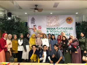 Blogger dan media gathering dalam sosialisasi makanan halal HokBen
