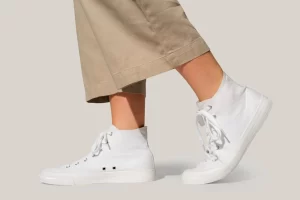 Tips memilih sneakers putih wanita terbaik untuk kamu coba