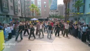 K-Pop RPD bersama fans dan &TEAM di acara Hallyuverse Los Angeles 2026